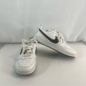 NIKE SNEAKER COURT
BOROUGH LOW - WHITE/BLACK KIDS Nike Sneakers 5Y